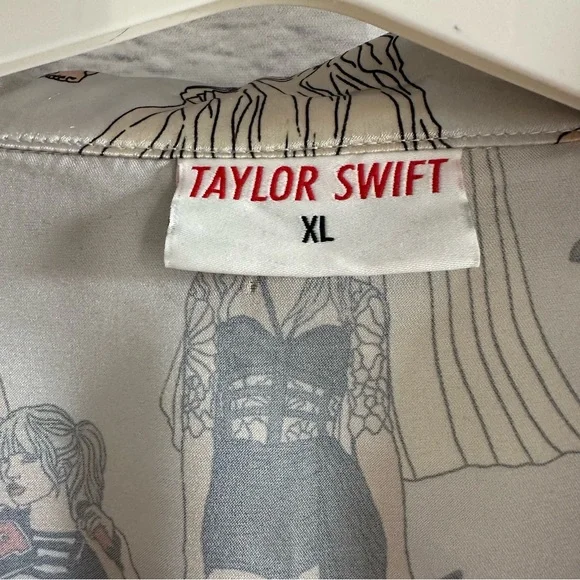 PREOWNED TAYLOR SWIFT SILKY ERAS TOUR TAYLORS VERSION RED PAJAMAS PJS WOMENS XL - Picture 6 of 9